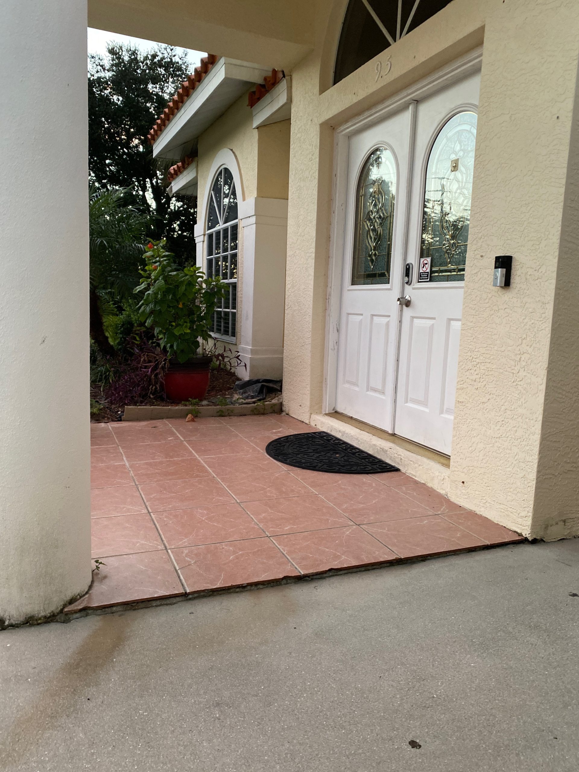 Alcohol Rehab in Collier County: Levels of Care | Naples Retreat 1 Front entrance of the Naples Retreat house in Naples, Florida